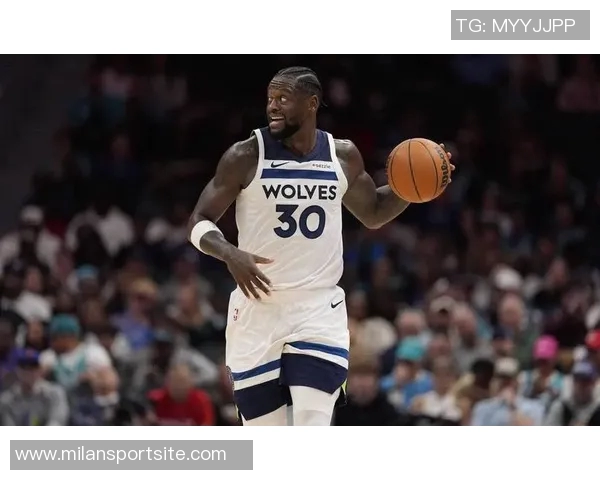 爱德华兹精准传球助攻戈贝尔轻松扣篮破包夹防守